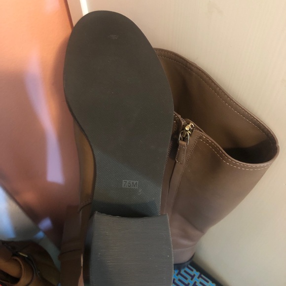 Tory Burch Boots 7 1/2 - Picture 2 of 4